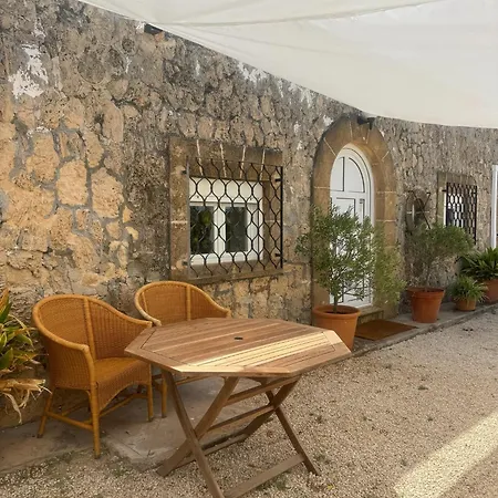 El Castillo Arenal * خافييا